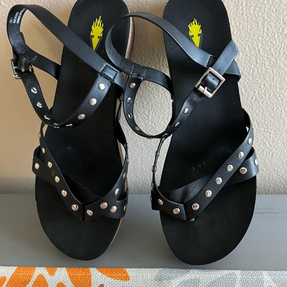 Volatile Black Leather Studded Platform Sandals Size 7 - Picture 1 of 8